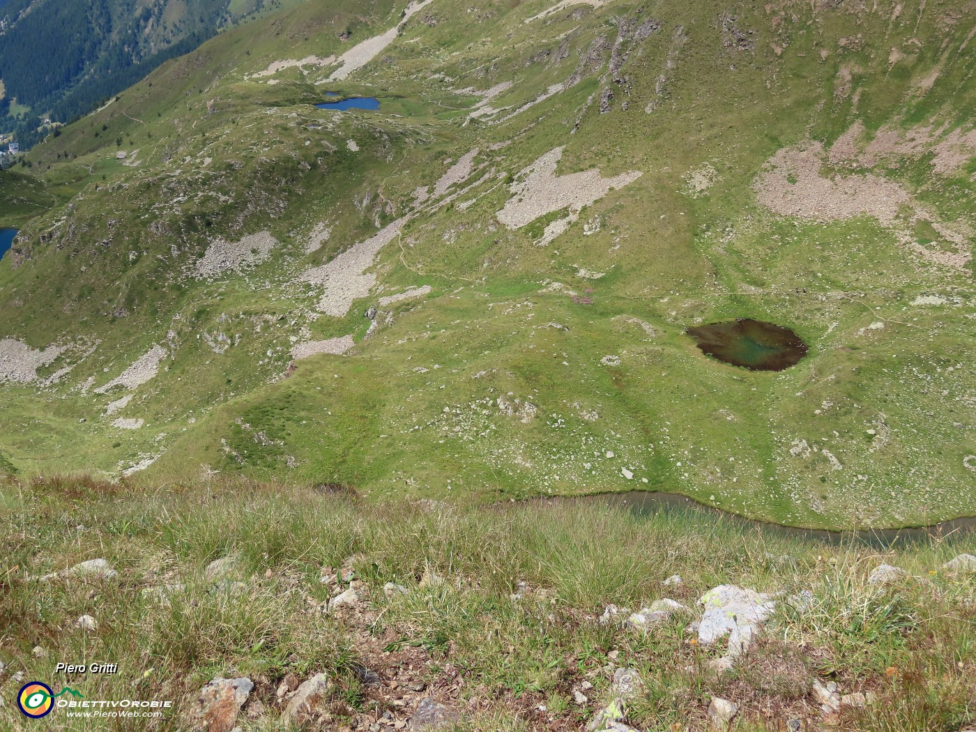 37 Dalla Cima di Valcervia vista sui Laghi del Montebello e delle Foppe.JPG